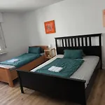 Uni Naehe Unterkunft Mit Garten Проживание в семье