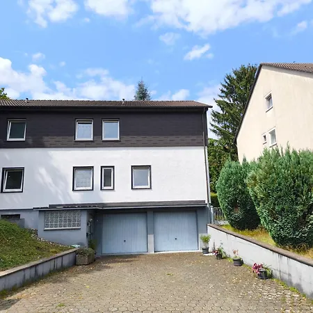 Uni Naehe Mit Garten *