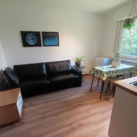 ホームステイ Uni Naehe Mit Garten *